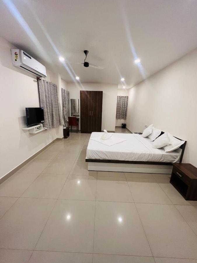 Heres Haut Residency Kochi Extérieur photo
