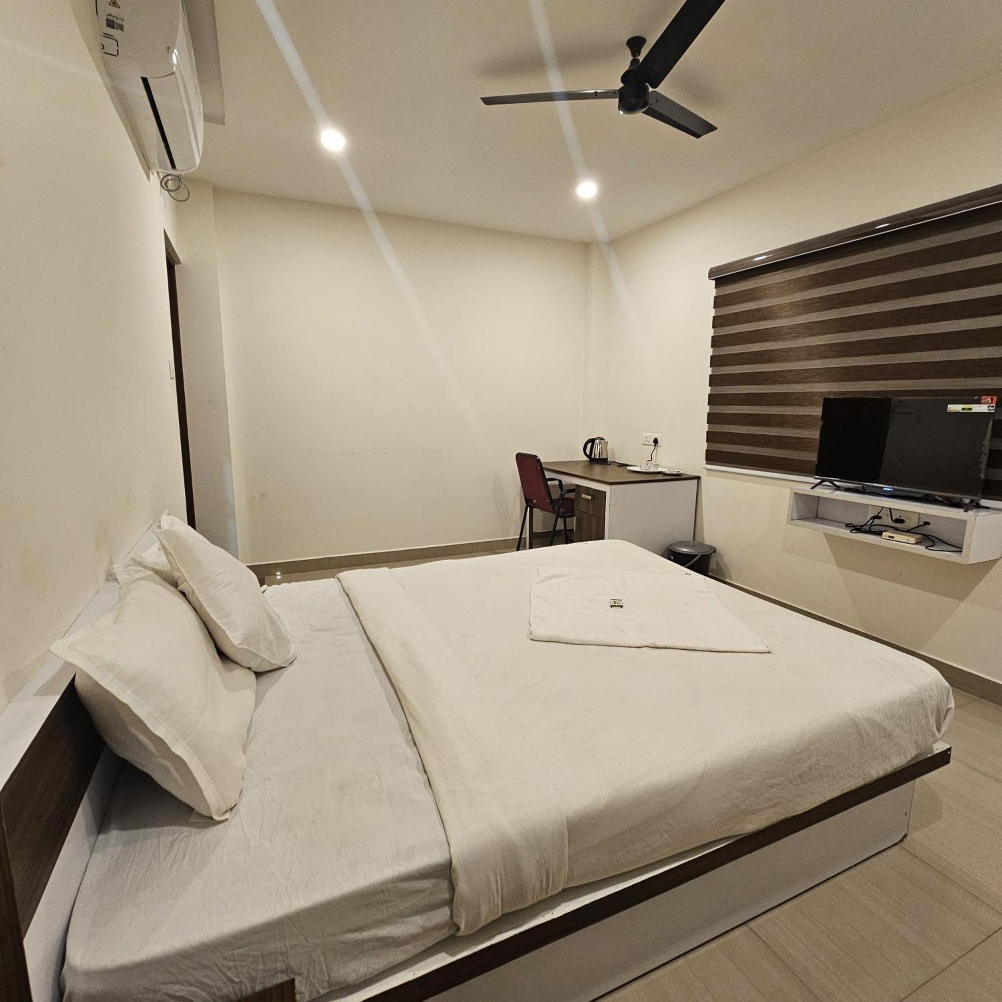 Heres Haut Residency Kochi Extérieur photo