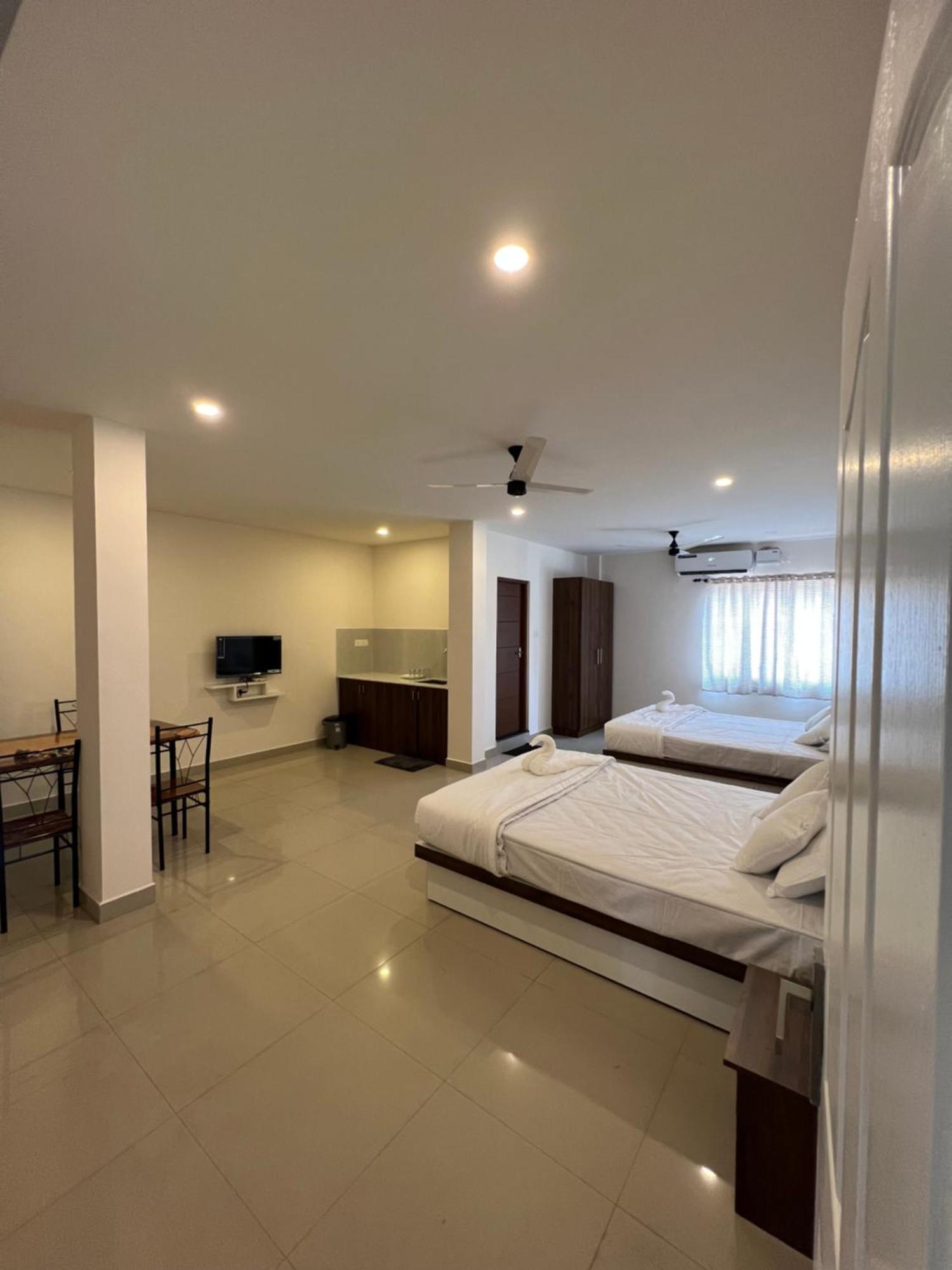 Heres Haut Residency Kochi Extérieur photo