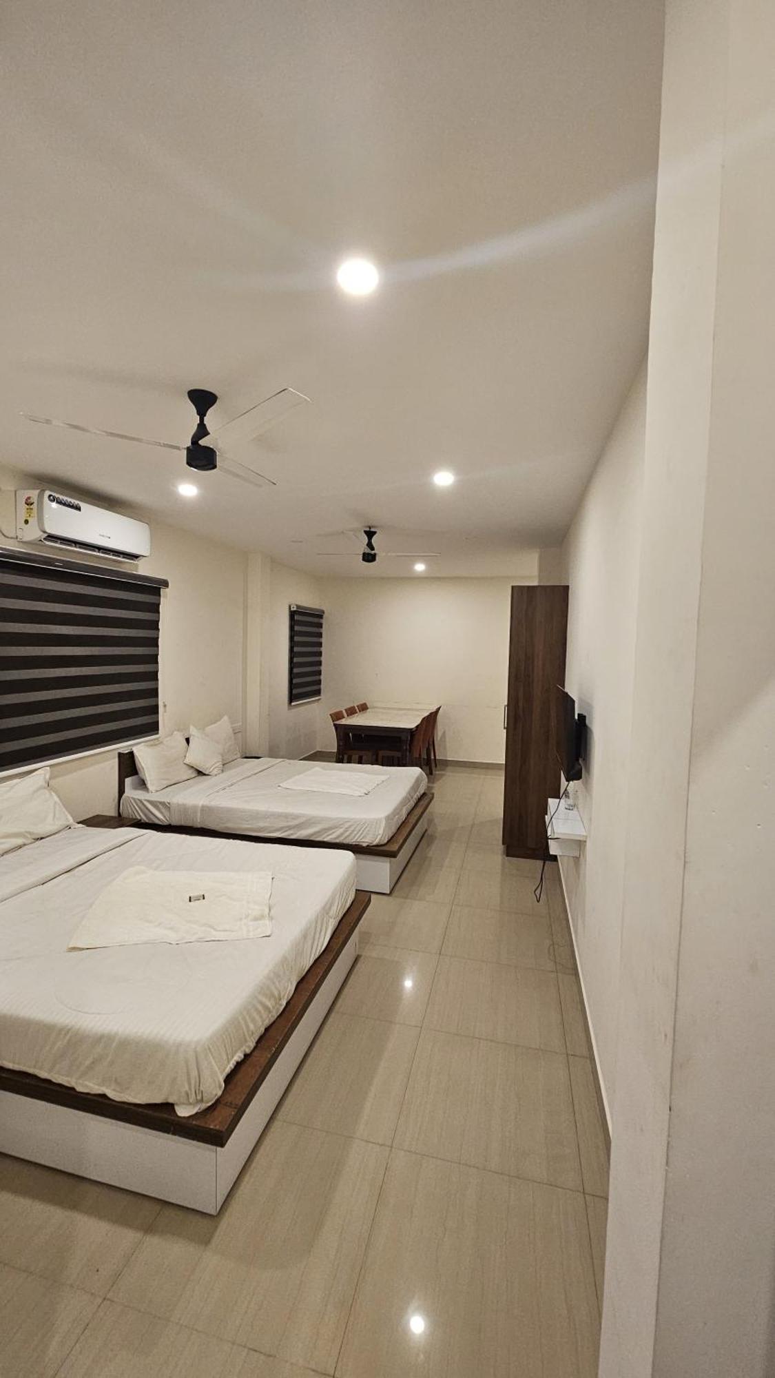 Heres Haut Residency Kochi Extérieur photo