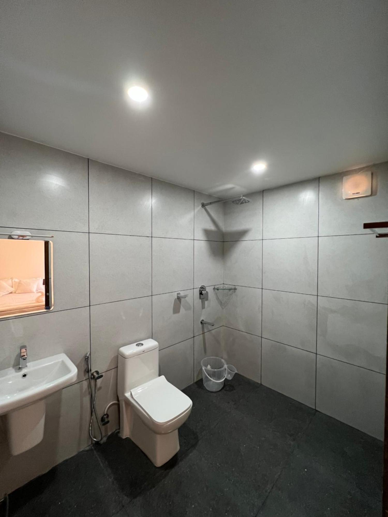 Heres Haut Residency Kochi Extérieur photo