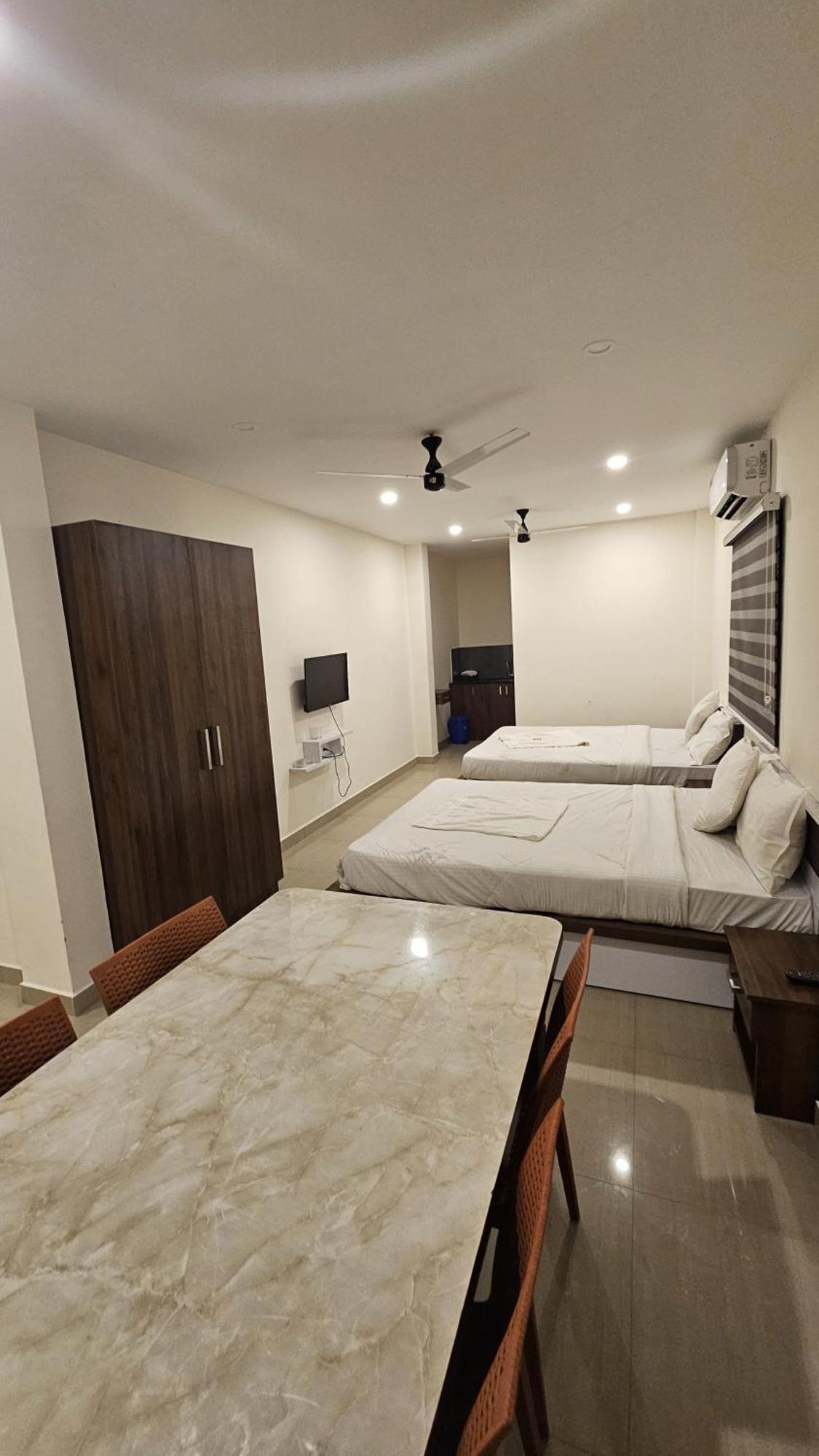 Heres Haut Residency Kochi Extérieur photo