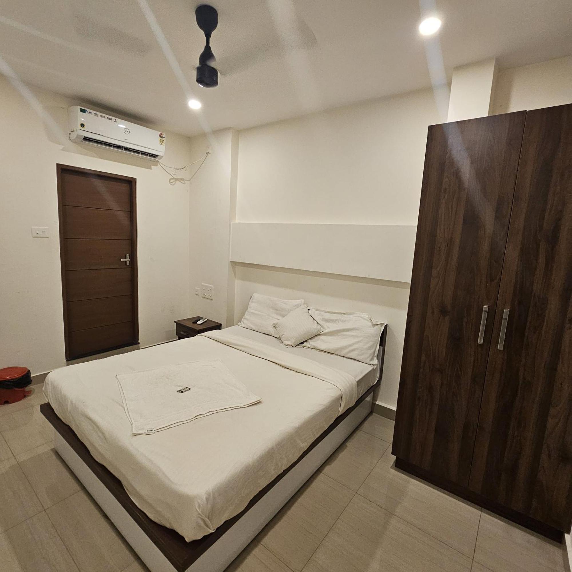 Heres Haut Residency Kochi Extérieur photo