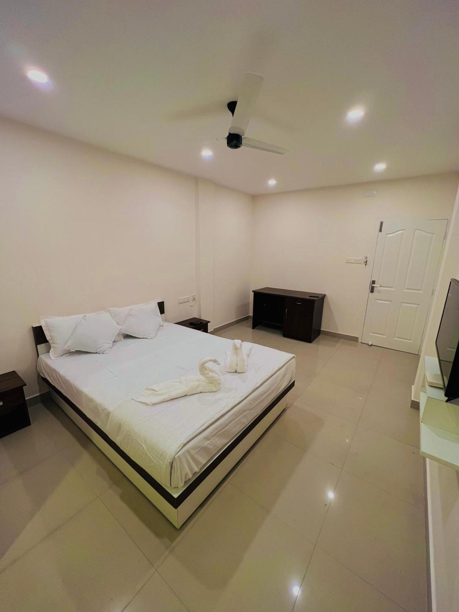 Heres Haut Residency Kochi Extérieur photo