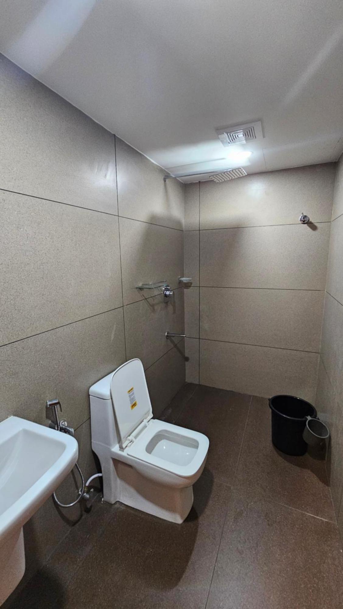 Heres Haut Residency Kochi Extérieur photo