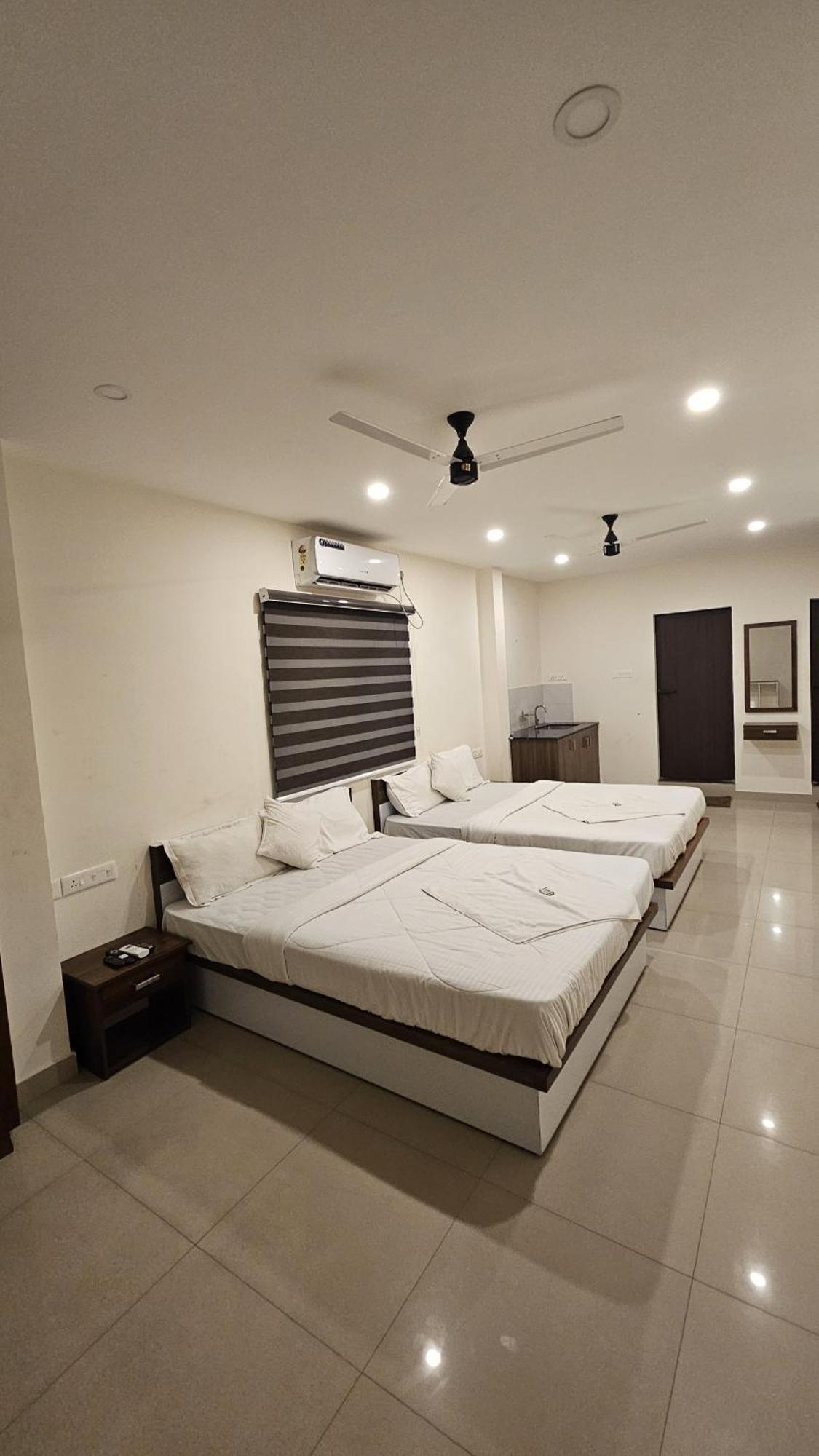 Heres Haut Residency Kochi Extérieur photo