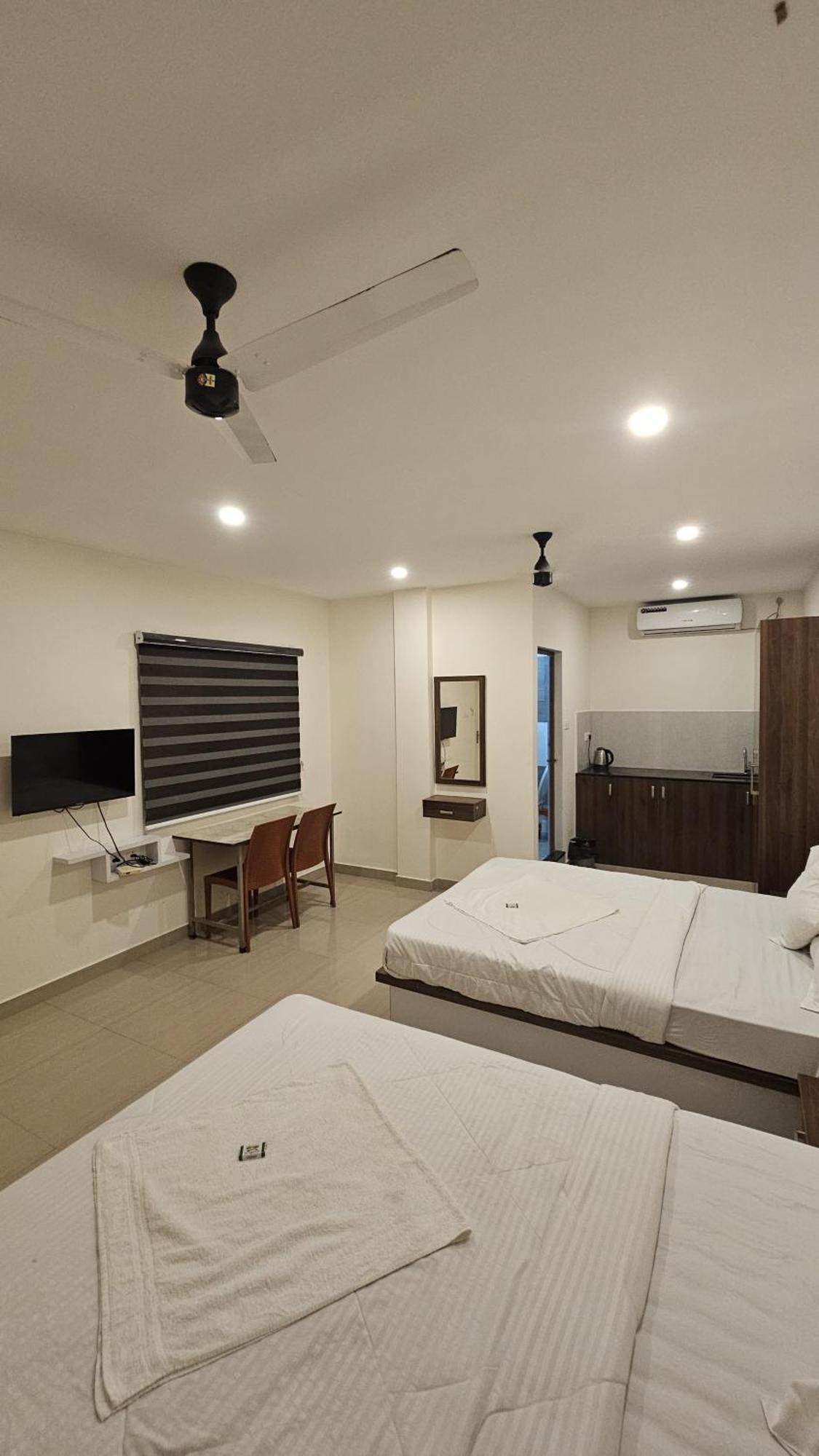 Heres Haut Residency Kochi Extérieur photo
