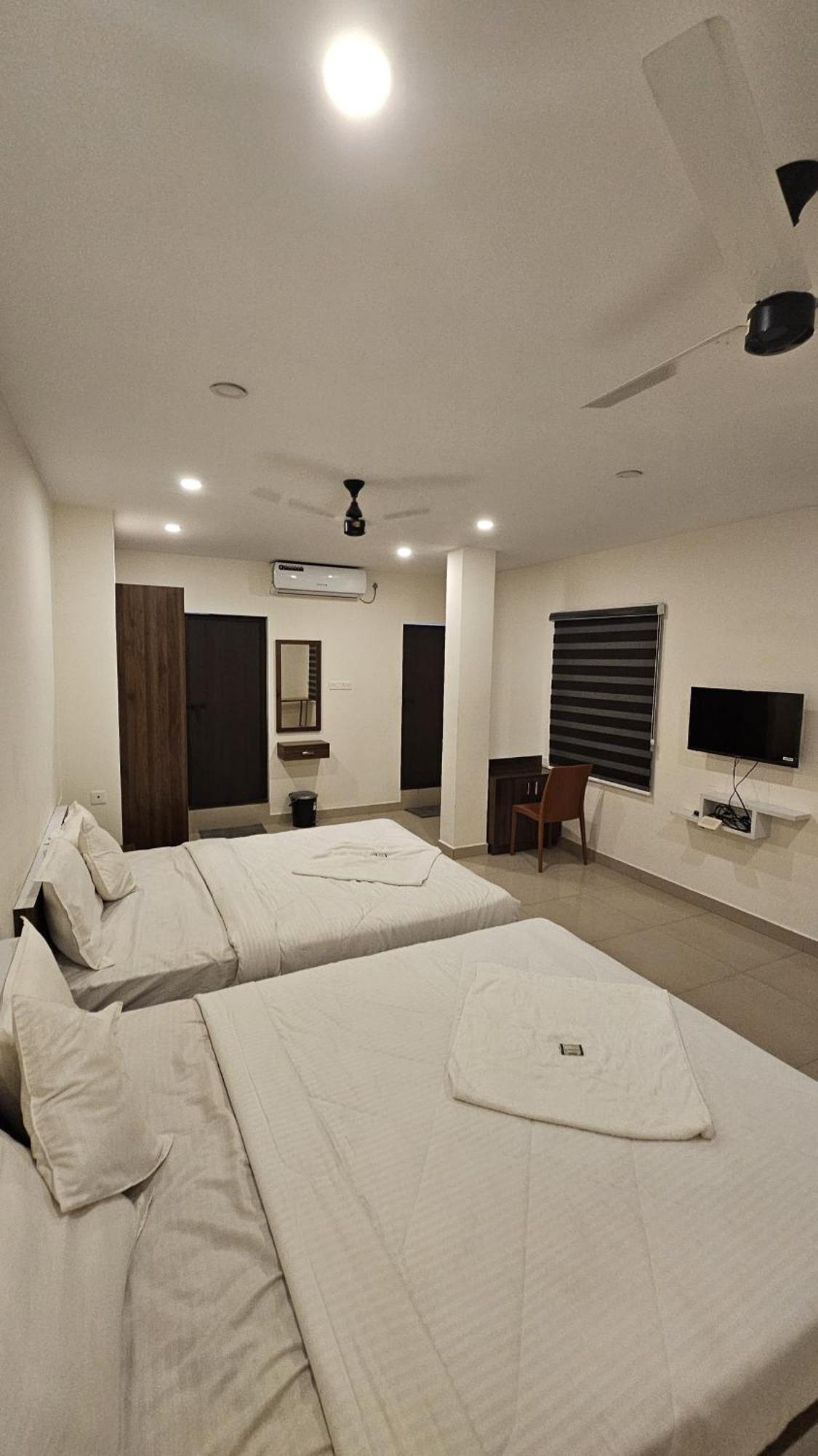 Heres Haut Residency Kochi Extérieur photo