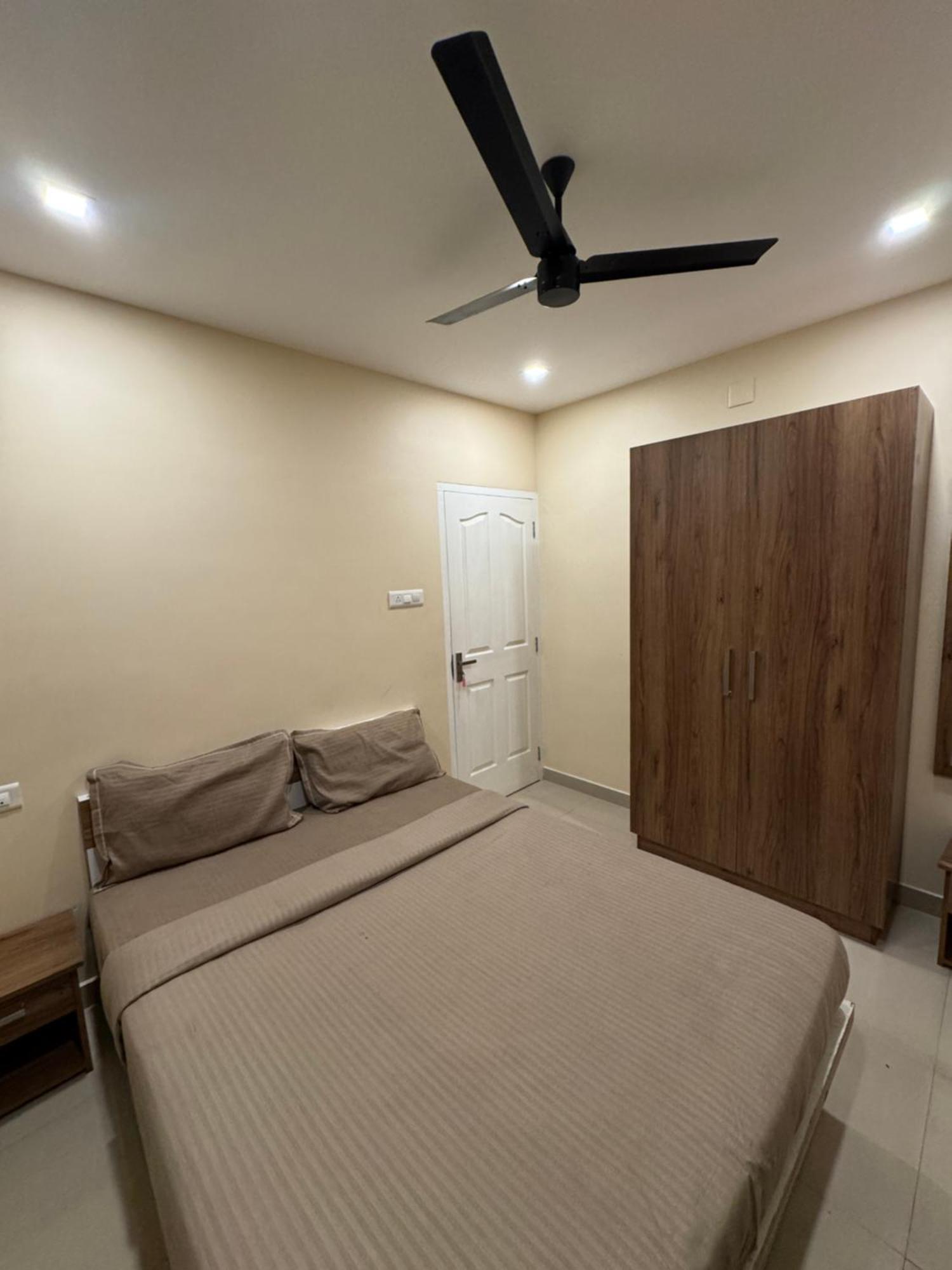 Heres Haut Residency Kochi Extérieur photo
