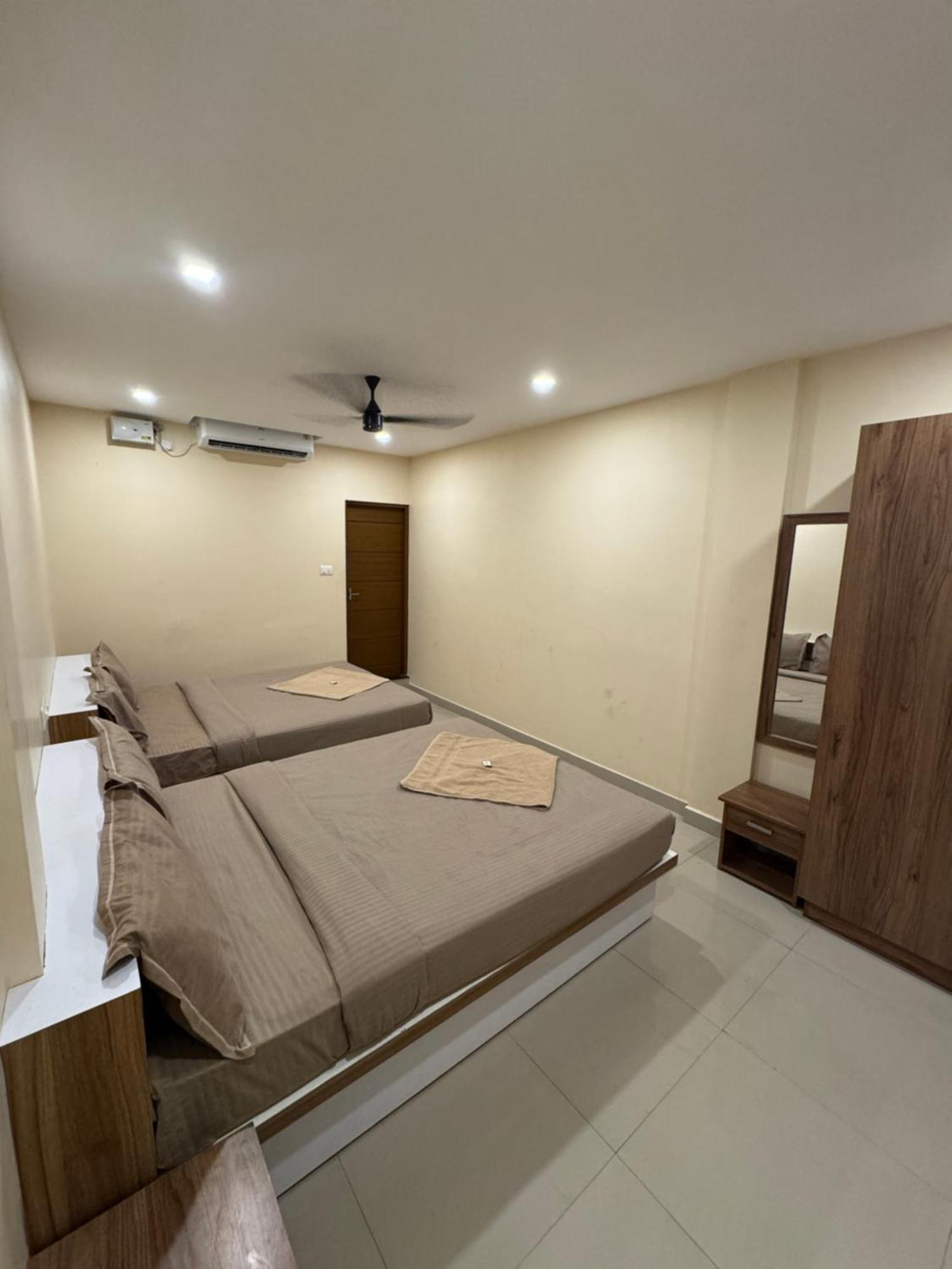 Heres Haut Residency Kochi Extérieur photo